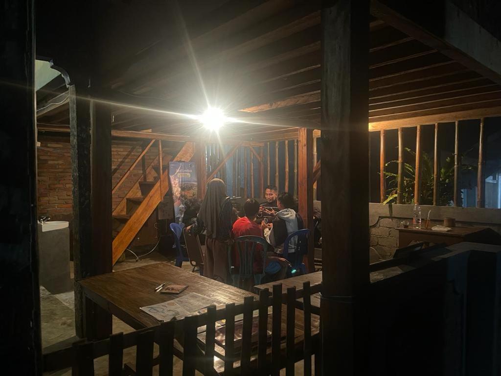 Jaya Homestay Tetebatu Exterior photo